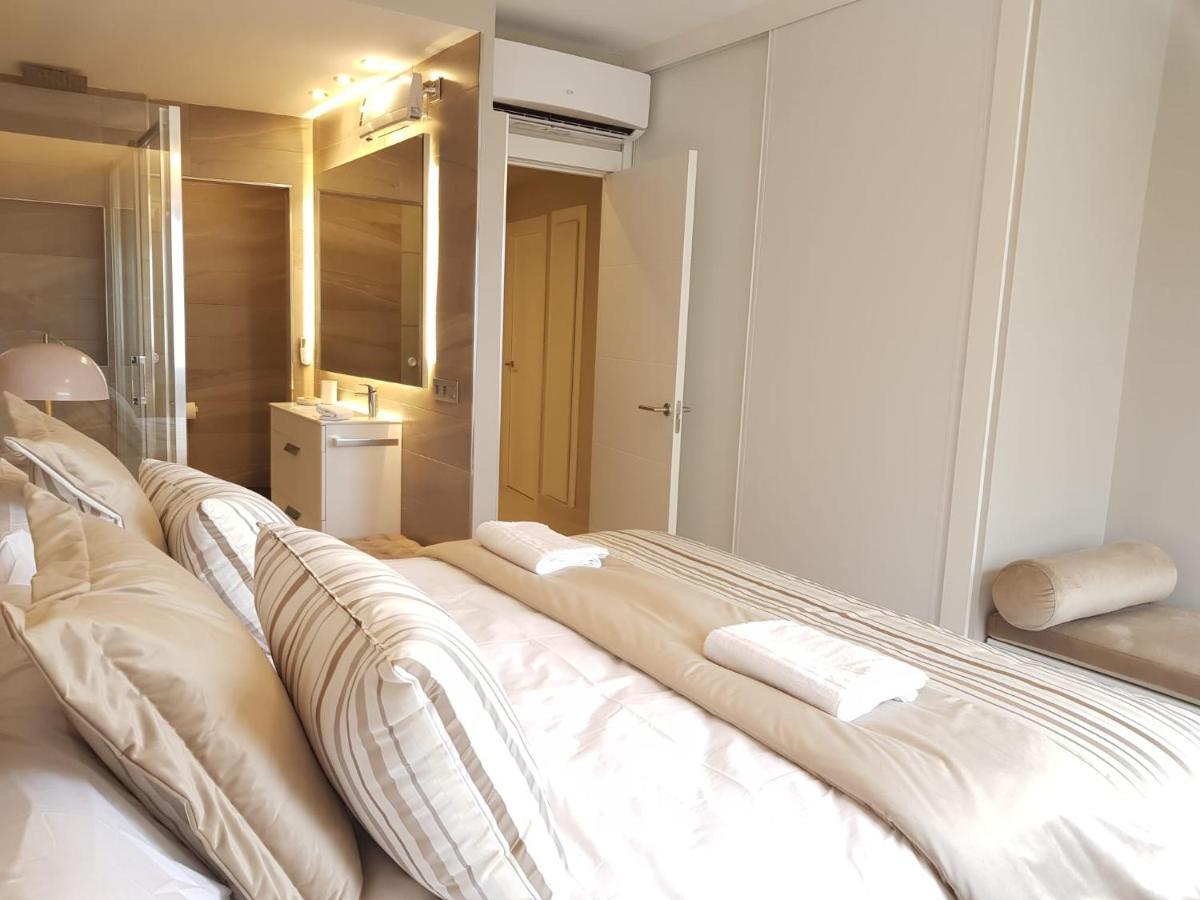 Fabulous Apartment In Front Of Sea & Marina With Incredible Views エステポナ エクステリア 写真
