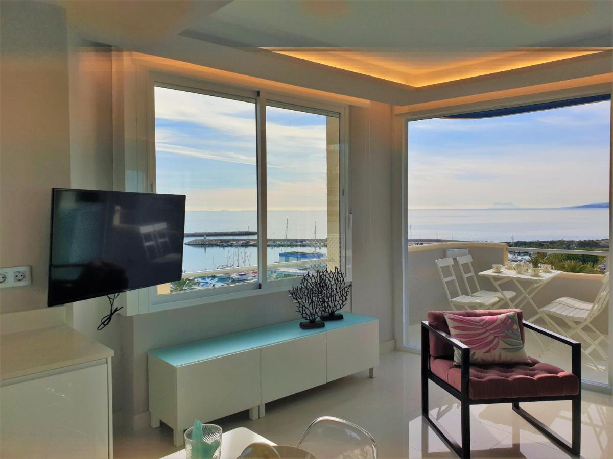Fabulous Apartment In Front Of Sea & Marina With Incredible Views エステポナ エクステリア 写真