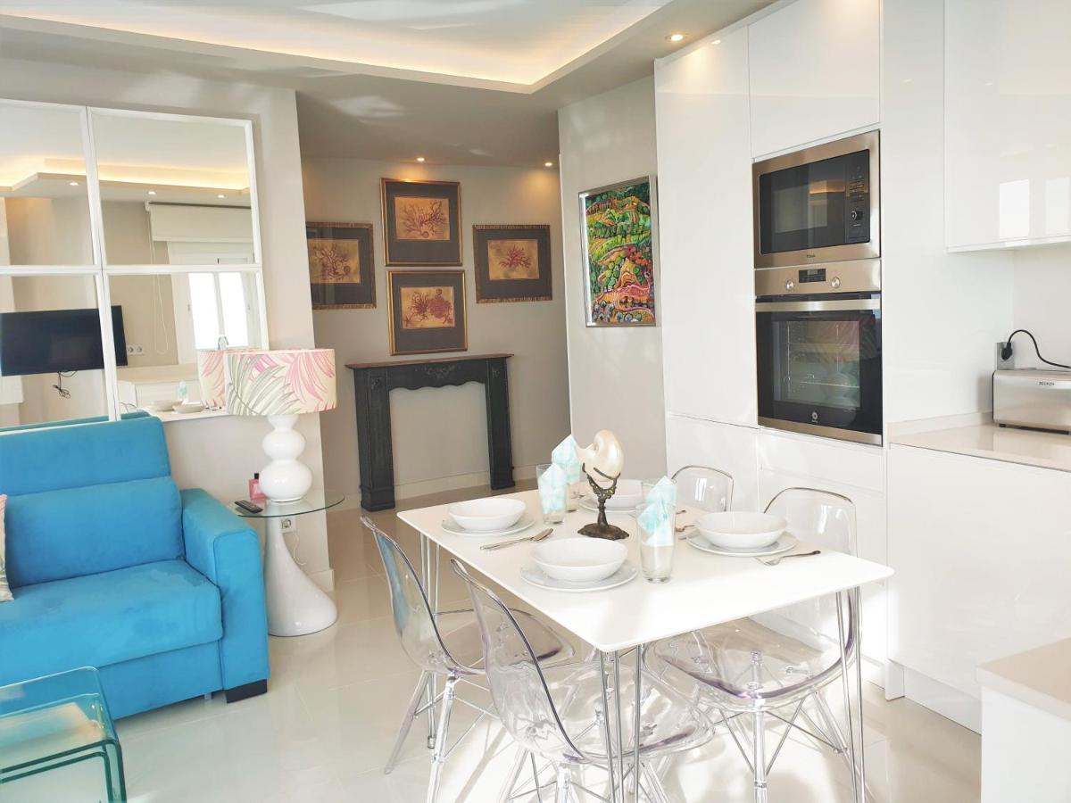 Fabulous Apartment In Front Of Sea & Marina With Incredible Views エステポナ エクステリア 写真